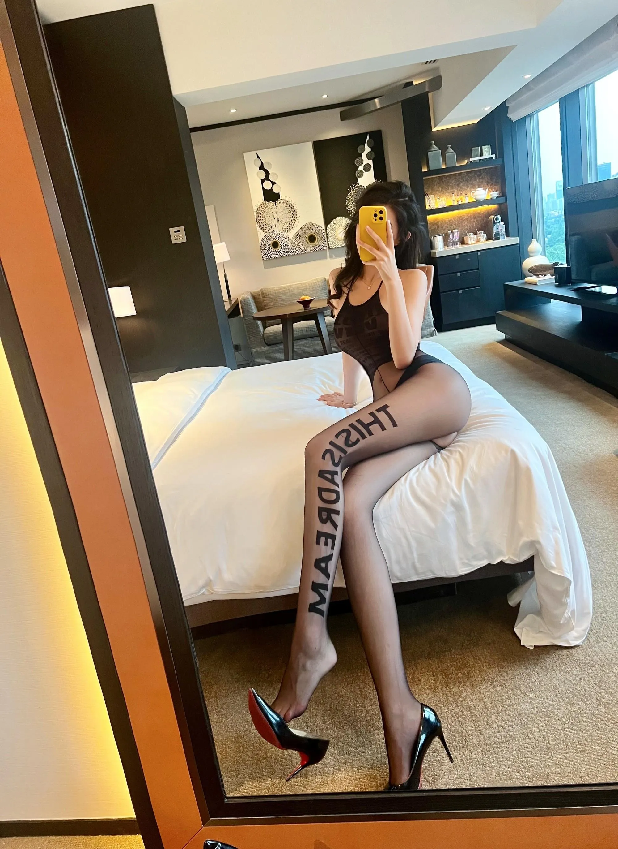 NO.008 葛征 – 酒店黑丝 [19P]插图1